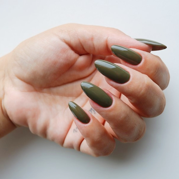 CND Vinylux Nr:327 Cap & Gown