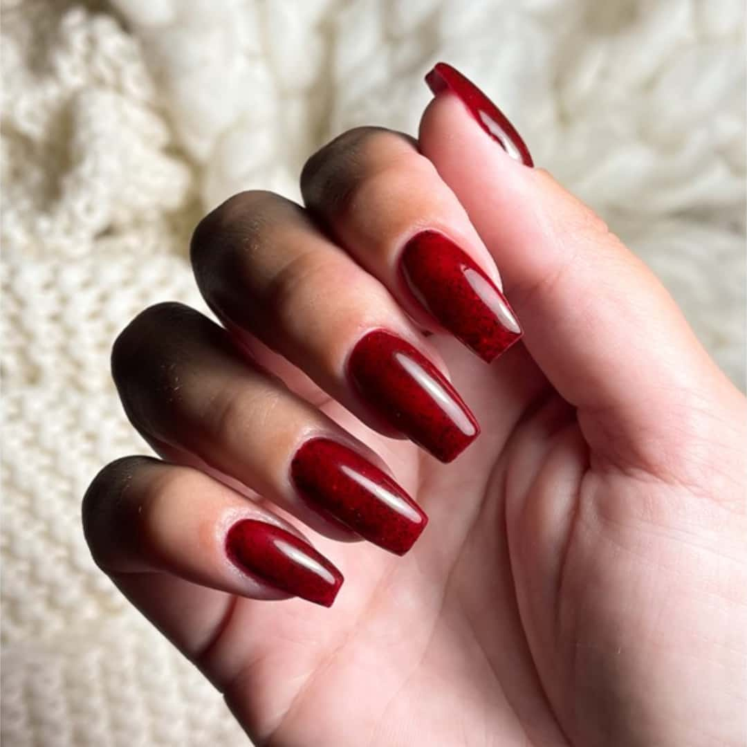 CND Vinylux-Needles & Red-Nagellack