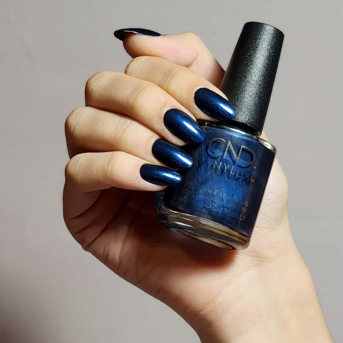 CND Vinylux Midnight Flight Nagellack - Djup Midnattsblå med Skimmer
