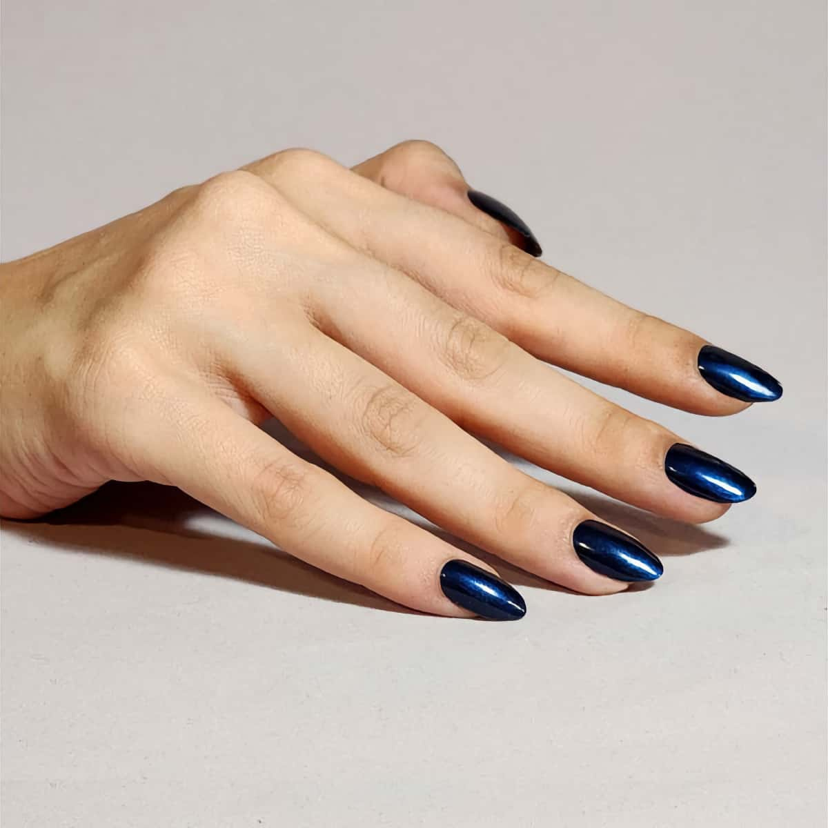 CND Vinylux Midnight Flight Nagellack - Djup Midnattsblå med Skimmer