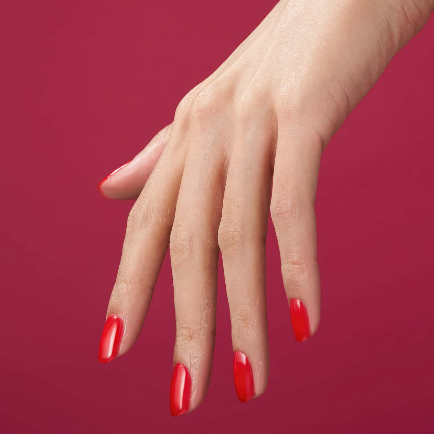 CND Vinylux Gleam & Glow No.469 Magenta Sky - Ljus röd-magenta med genomskinlig ton - Långvarig glans - Djärv och somrig look