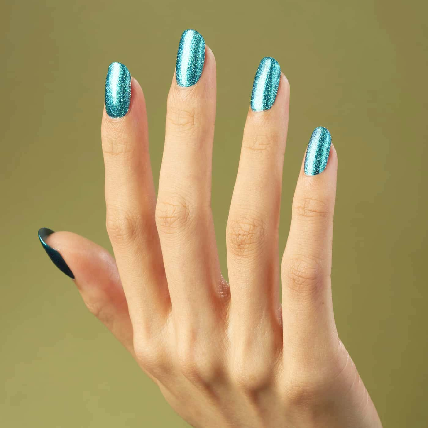 CND Vinylux Teal-Tricity Nr 478 – Elektrisk blågrön med glittrande finish för en iögonfallande look