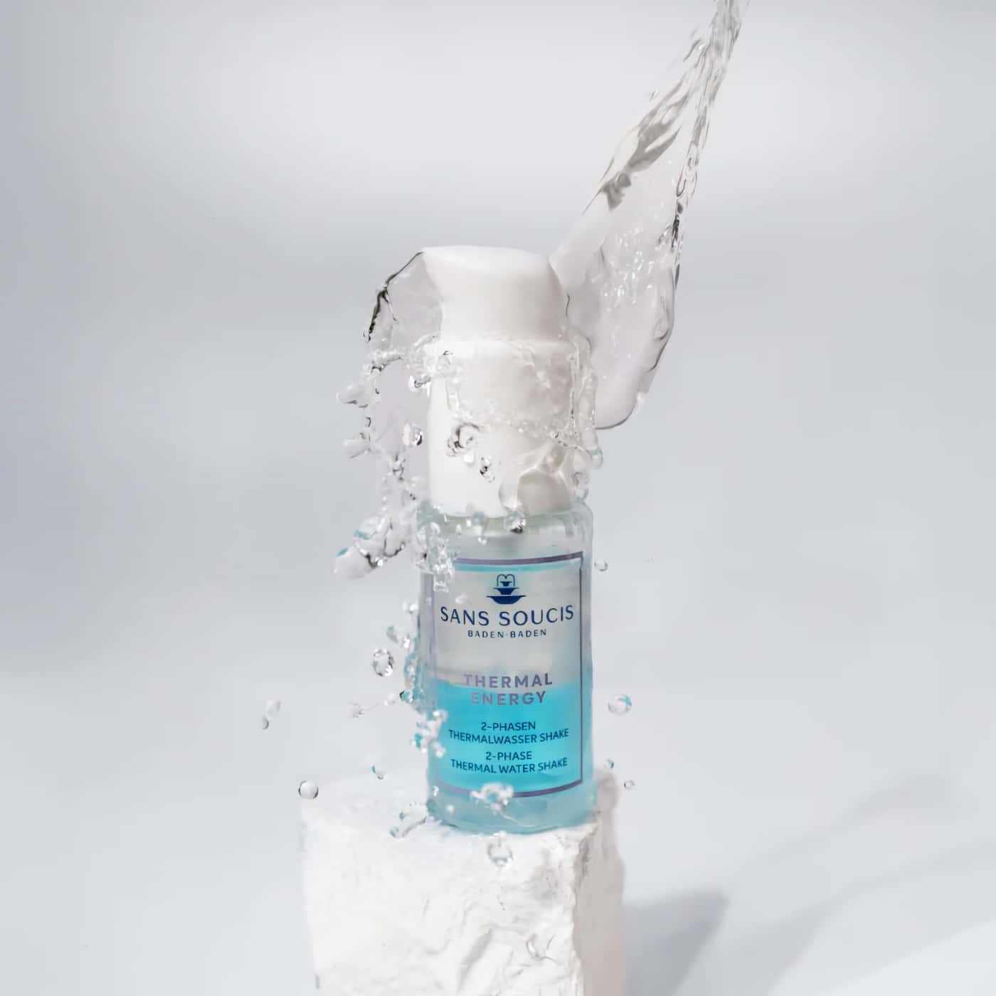 Sans Soucis 2-phase thermal water shake serum som återfuktar huden och stärker hudbarriären