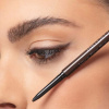 Artdeco Ultra Fine Brow Liner Nr.12 Deep Brunette – Ögonbrynspenna Artdeco Ultra Fine Brow Liner Nr.12 Deep Brunette – Djupbrun ögonbrynspenna med ultrafin spets och integrerad stylingborste