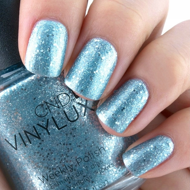 CND Vinylux Nr:204 Glacial Mist
