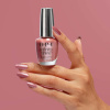 OPI IS Chicago Champagne Toast - roséfärgad nyans OPI Infinite Shine Chicago Champagne Toast - roséfärgad nyans med metallisk lyster, perfekt för en elegant manikyr