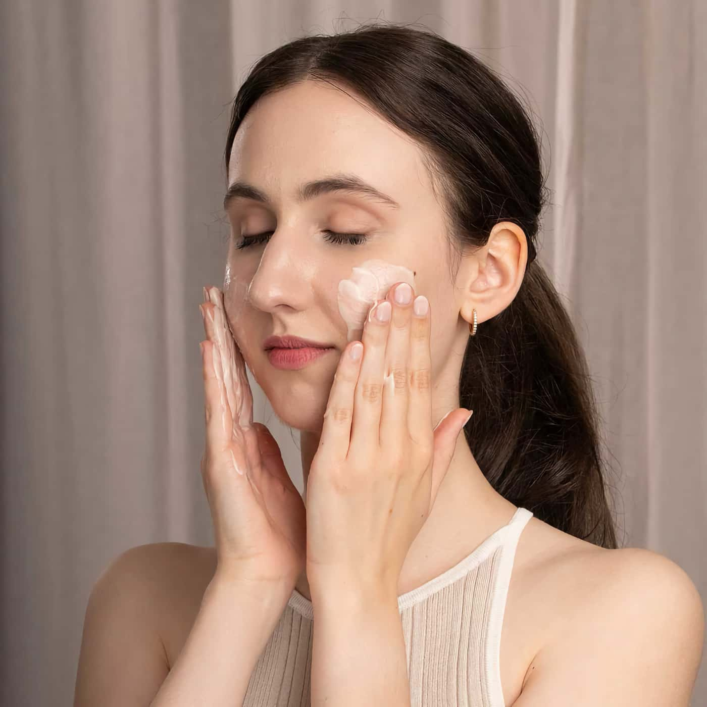 Biodroga Take It Off Phyto Cleansing Milk – Vegansk ekologisk rengöringsmjölk som lugnar, återfuktar och stärker huden