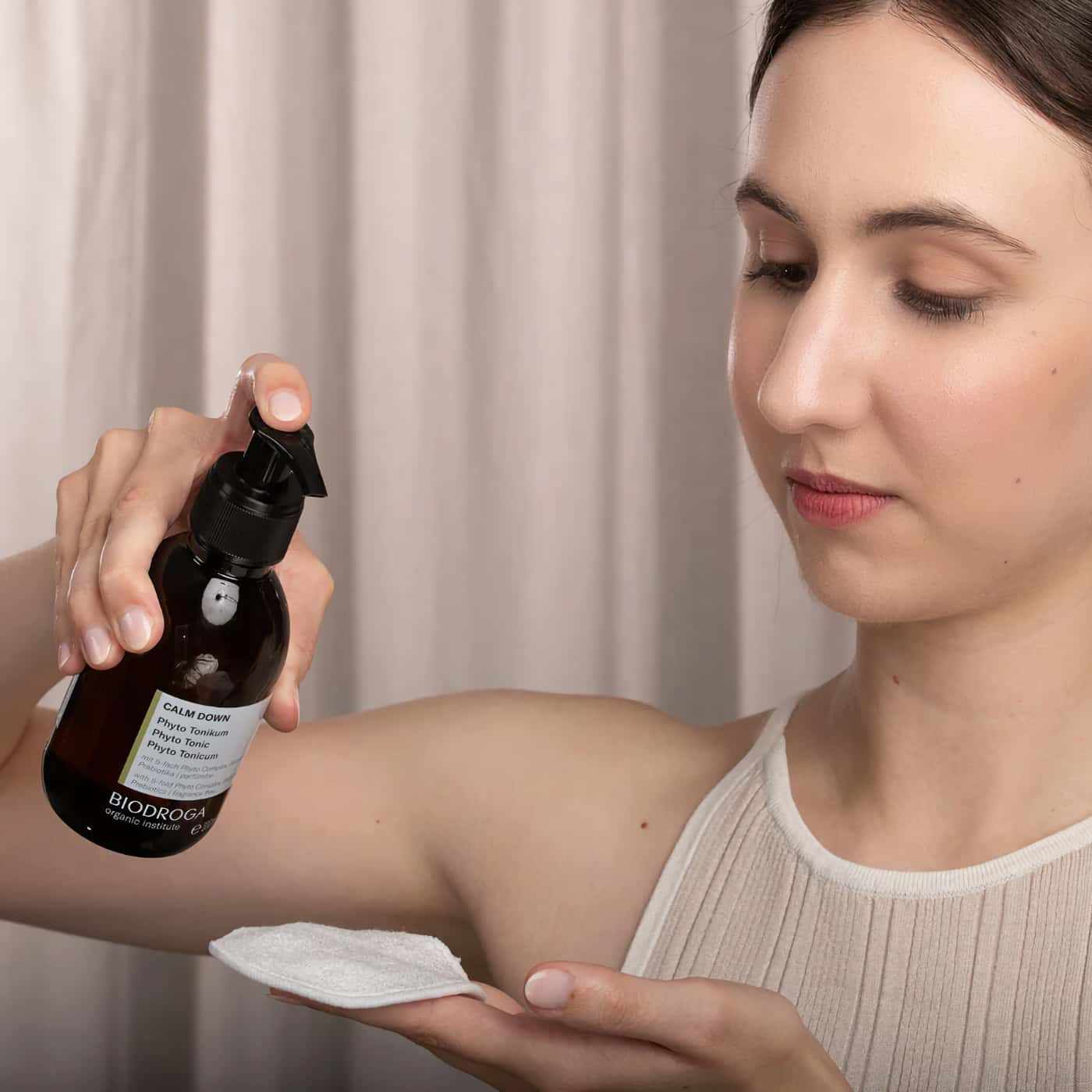 Biodroga Calm Down Phyto Tonic – Ekologiskt och veganskt ansiktsvatten som lugnar, balanserar och stärker hudens mikrobiom