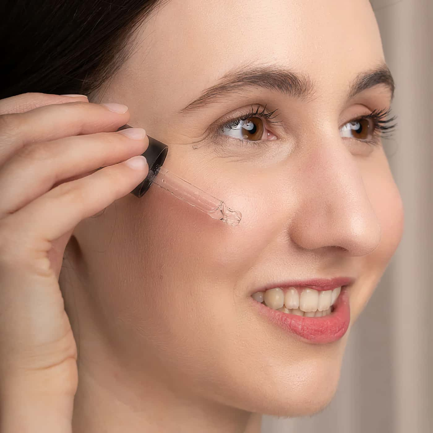 Biodroga Rebalance Moisturizing Phyto Essence – Vegansk ekologisk essence som återfuktar, lugnar och gör huden mjukare