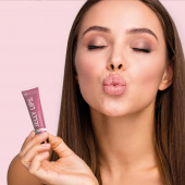 Köp Kalahari Jelly Lips - Juicy Strawberry | Intensiv återfuktning och subtil läppfärg Kalahari Jelly Lips i Juicy Strawberry | Återfuktande läppbalsam med naturlig färg | Skydd mot torra läppar