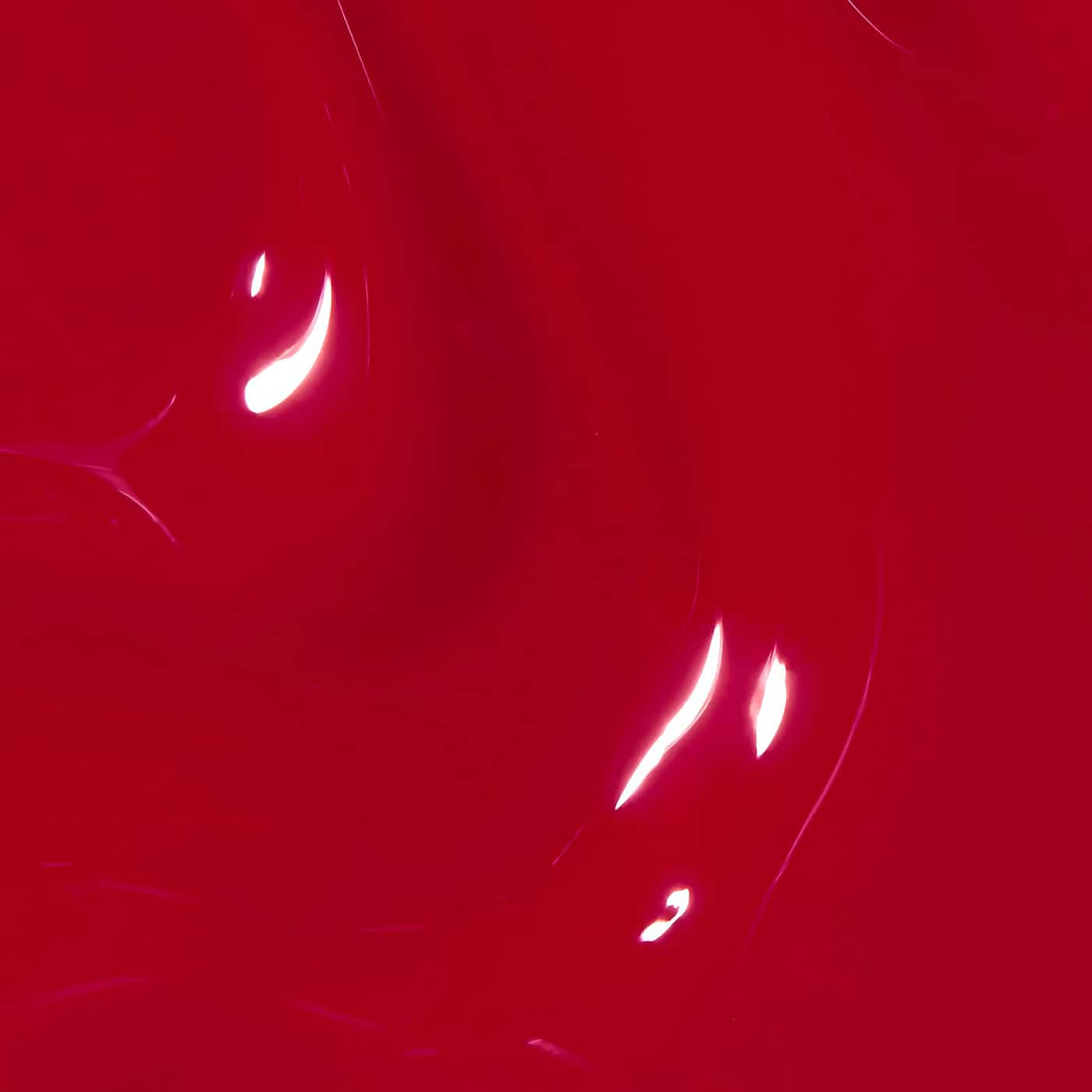 Intensivt rött nagellack från OPI Wicked-serien, perfekt för en djärv och självsäker look med livfull färg.