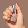 Köp OPI Infinite Shine Basic Baddie | Sval Beige för Enkel Elegans OPI-Infinite-Shine-Your-Way-Basic-Baddie | Krämig Beige Långvarigt Nagellack
