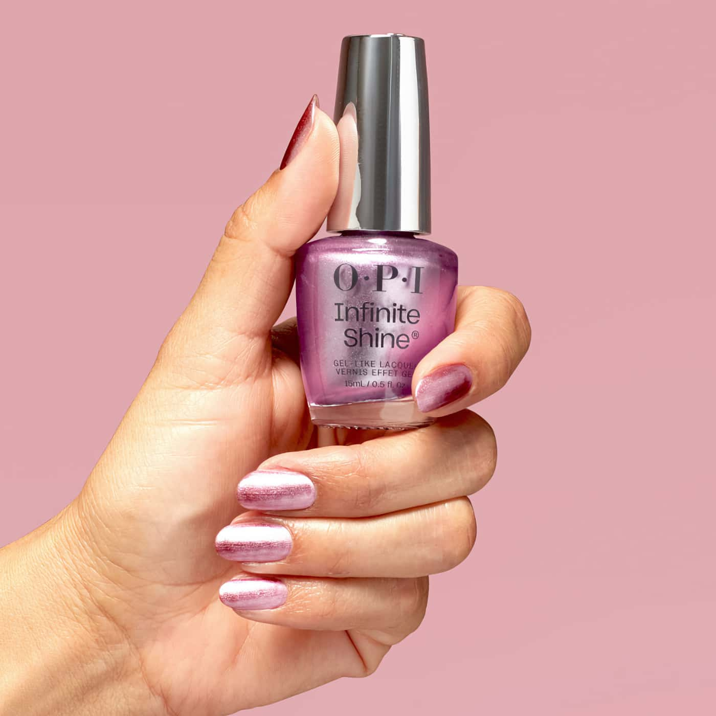 Nagellack i djup purpur med isig silverglans – OPI Infinite Shine Sheen''s All That, för en elegant nagellook.