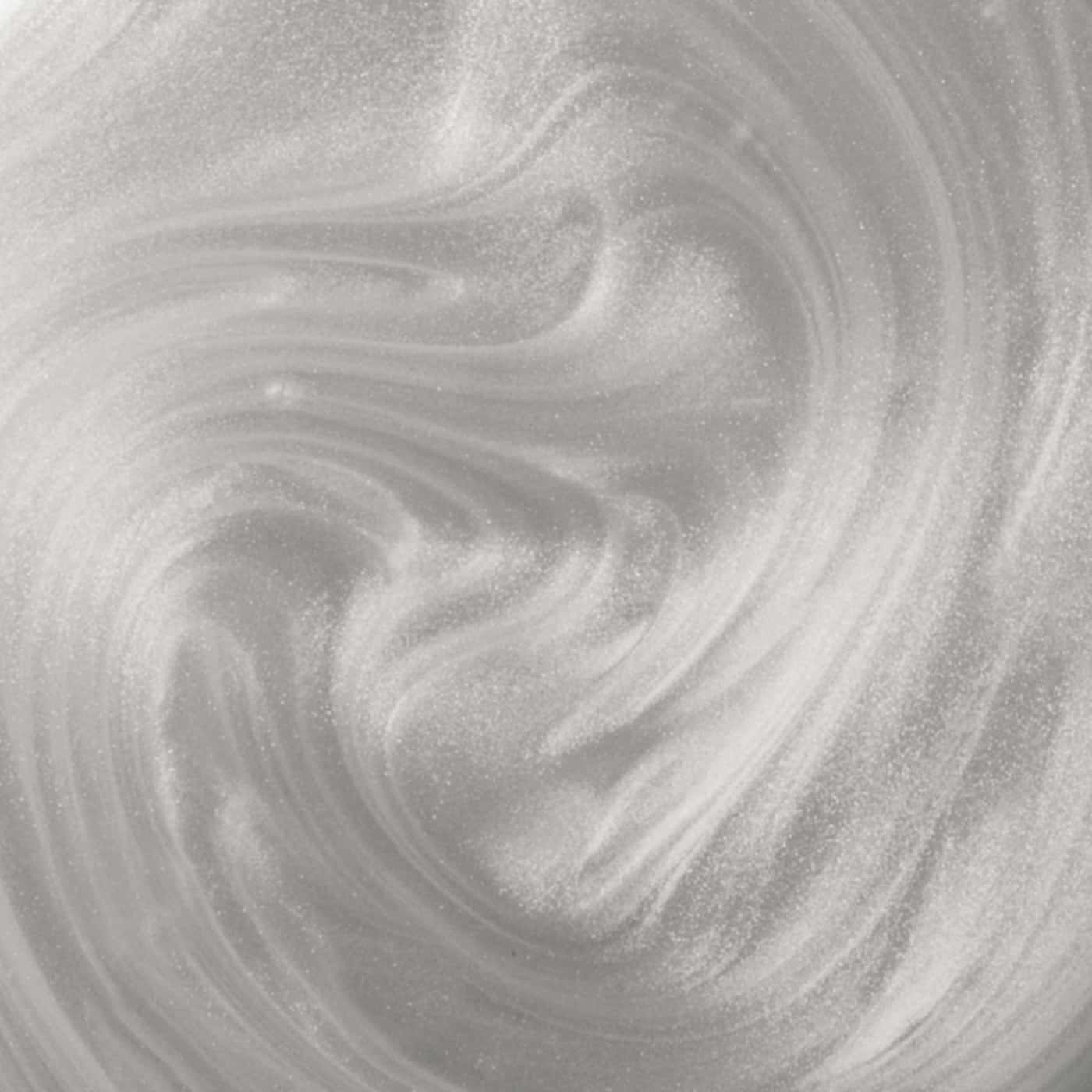 En imponerande kromsilverfärgad nyans med metallic finish. Perfekt för en futuristisk och stilren look - OPI Chrome Clawz nagellack