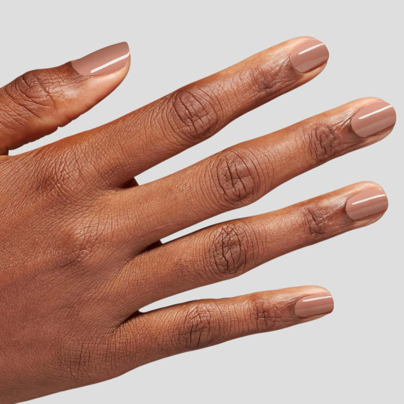 OPI Flannel Aerobics på naglar – elegant beige nyans