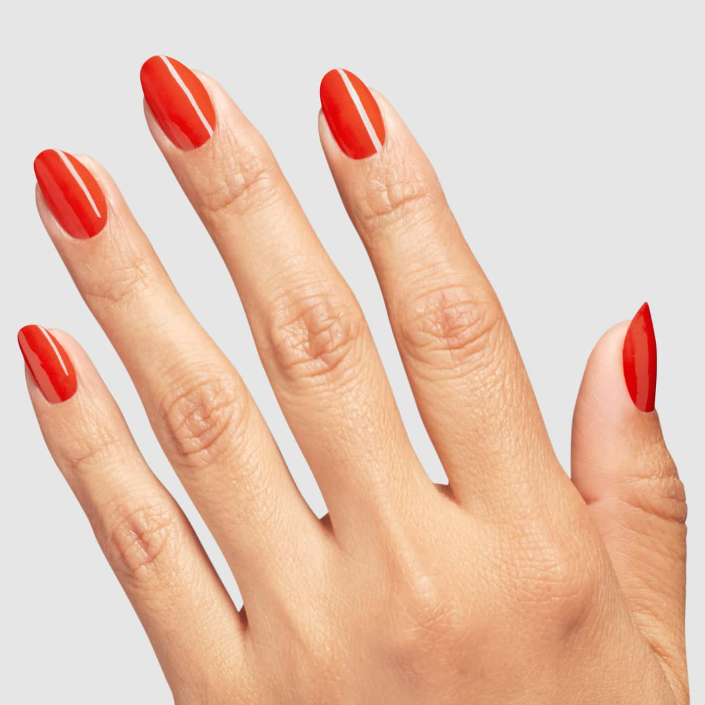 OPI Totally Red-ical – intensivt rött nagellack som utstrålar energi, passion och tidlös elegans för alla tillfällen