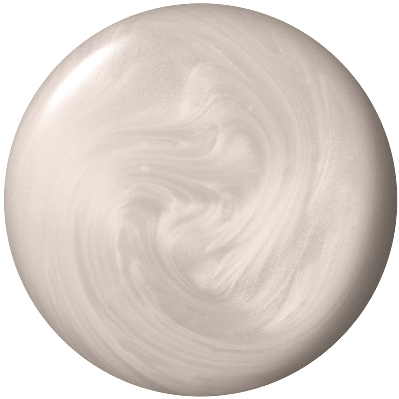 OPI Hands in the Clouds - Mjölkvit nagellacksnyans med skimrande pärlemorglans - Elegant manikyr