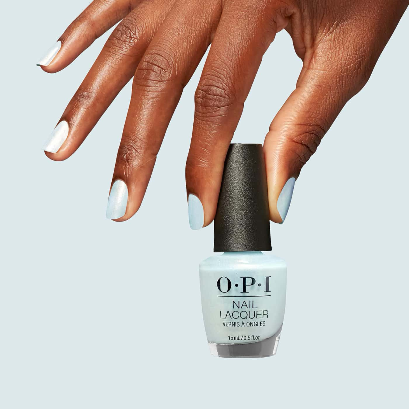 OPI Air We Go - Skimrande isblått nagellack för en sval och modern manikyr med subtil glans