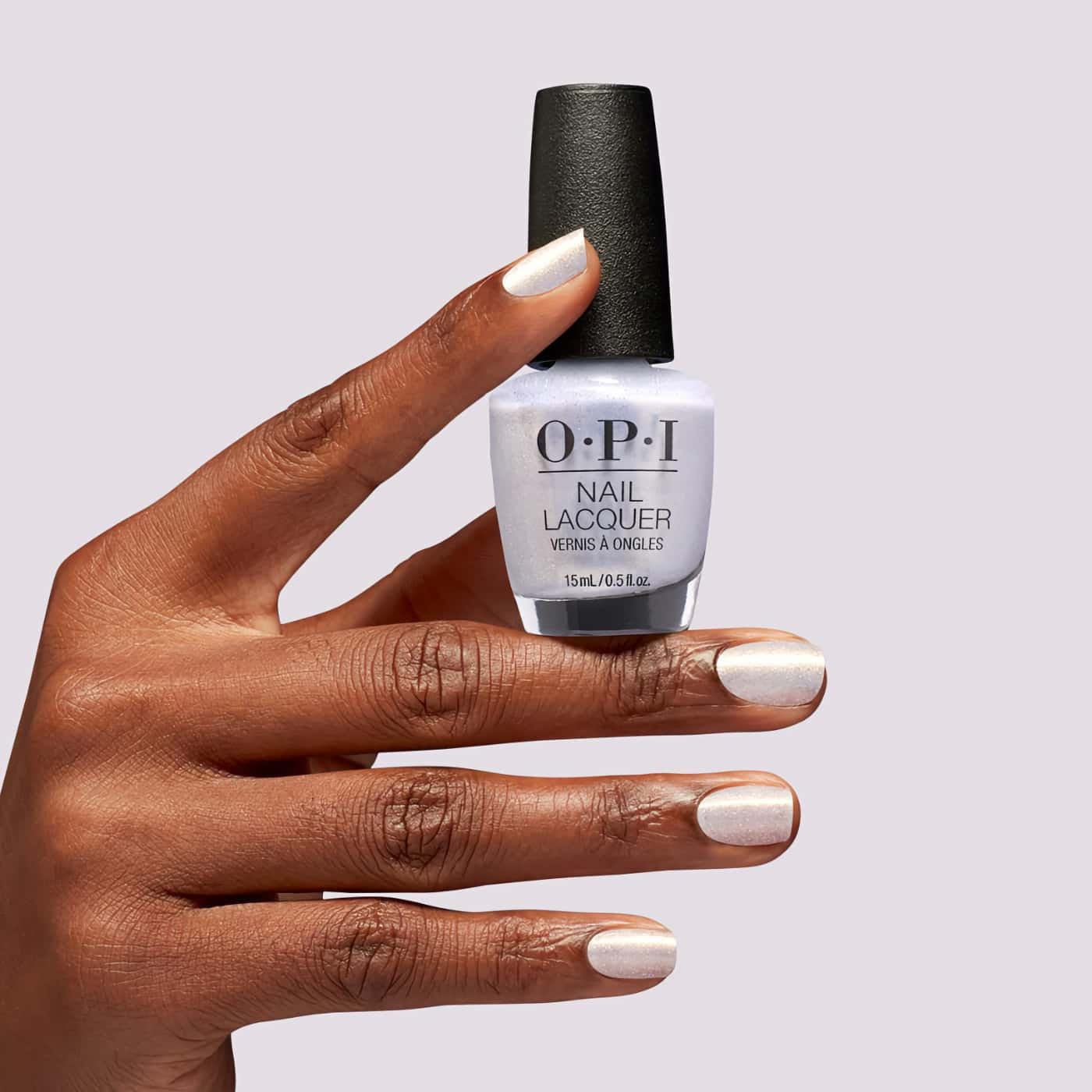 OPI Welcome to Your Whirl - Vit skimrande nagellack med pärlemorreflektioner för en stilren och modern manikyr