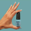 OPI Reality Check Ya Out - Akvamarinblått lack OPI Reality Check Ya Out - Akvamarinblått skimrande nagellack med lila undertoner för en trendig och fräsch manikyr