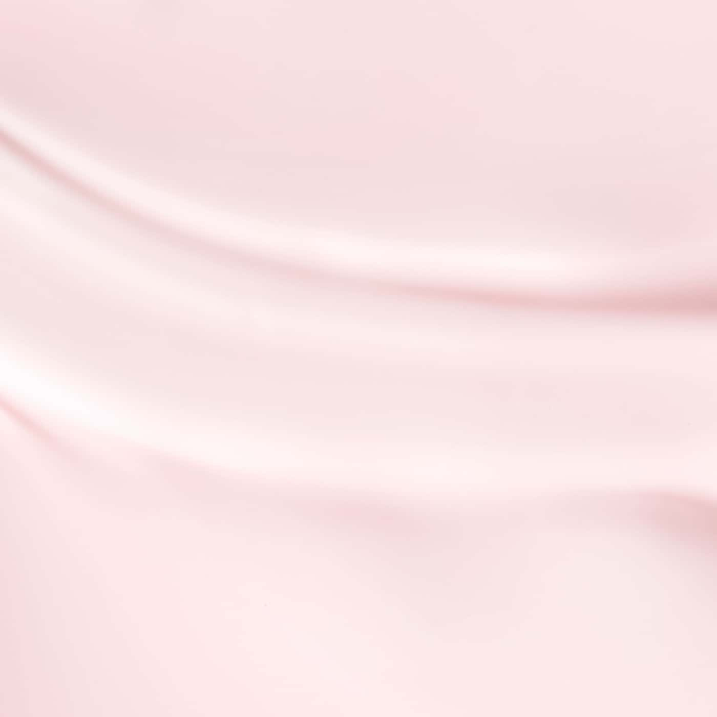 opi i''m a bubble bunny nagellack i mjölkig ljusrosa nyans med skir finish som ger ett mjukt, rent och elegant uttryck