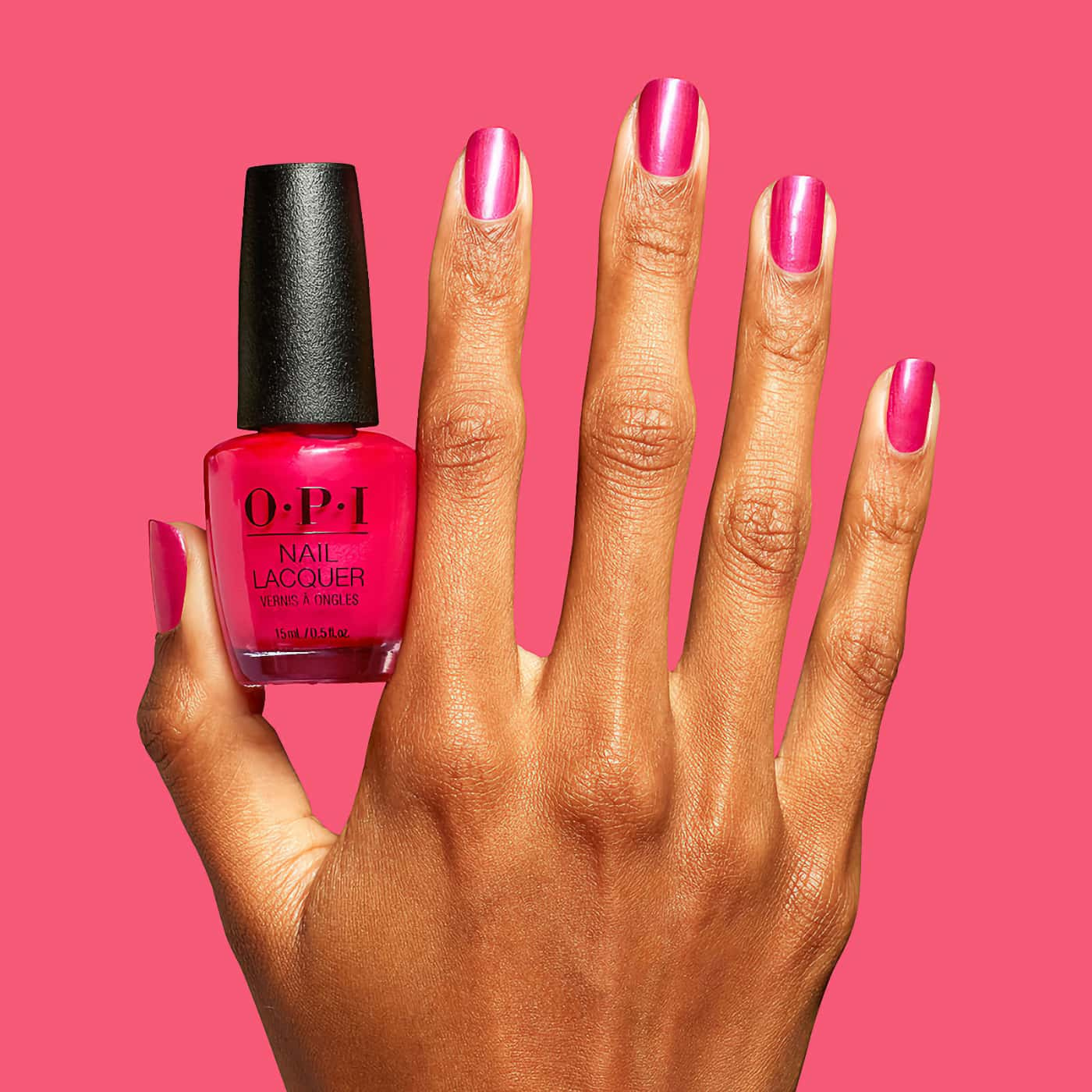 opi pompeii pink nagellack i intensiv ceriserosa nyans med skimrande lyster som ger ett djärvt, glatt och uttrycksfullt intryck