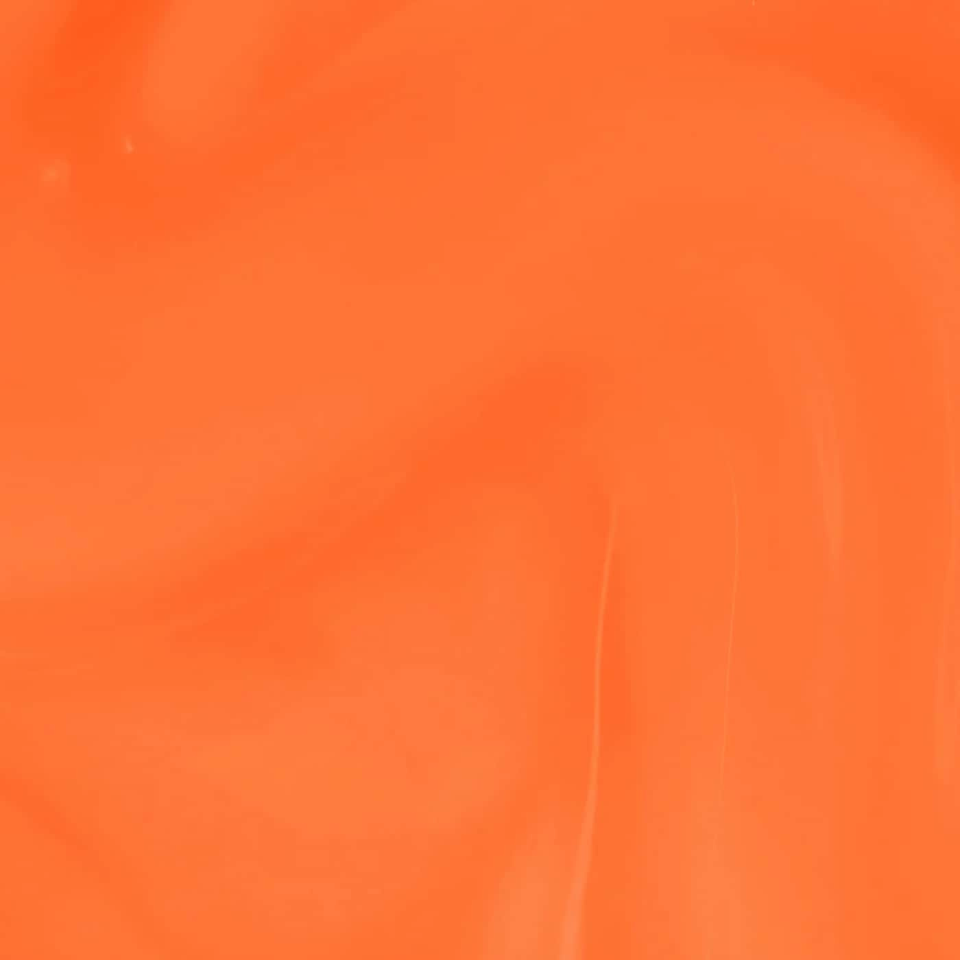 Neonorange nagellack med varm citrusunderton och krämig finish för en intensiv och färgstark sommarlook.