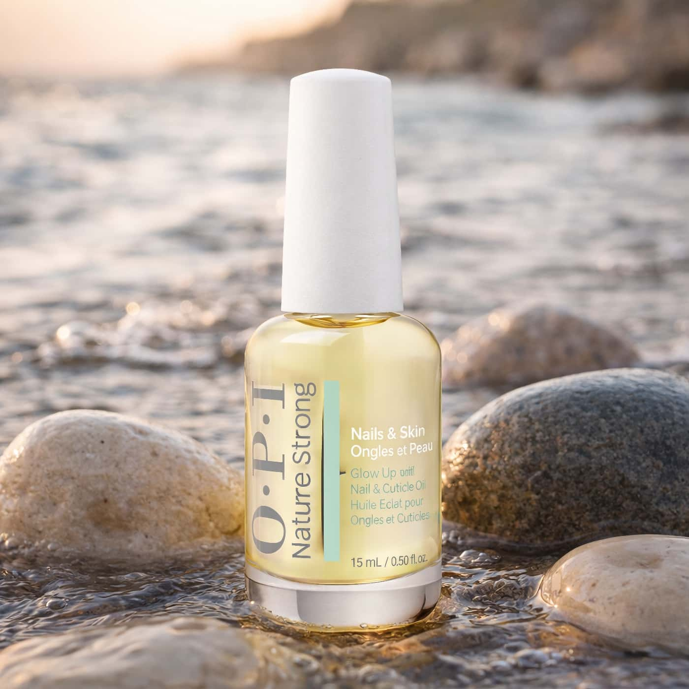 OPI Nature Strong Glow up Nail & Cuticle Oil 15 ml nagelolja med borste för nagelband och nagelvård