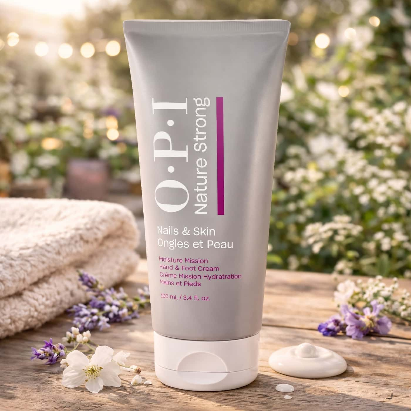 OPI Nature Strong Moisture Mission Hand & Foot Cream 100 ml återfuktande handkräm för torra händer och fötter